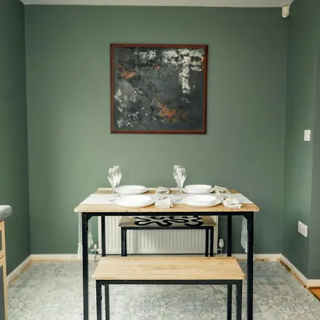 Stylish 2-bedroom Perfect For Families And Couples *