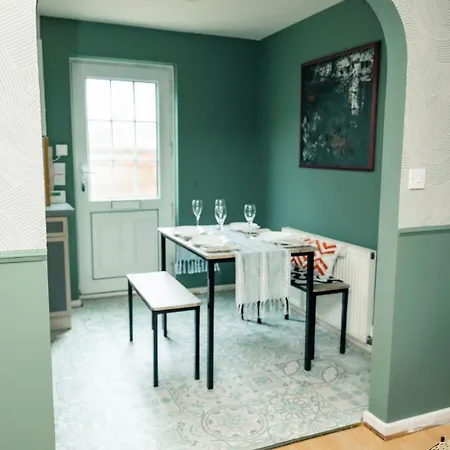 Dom wakacyjny Stylish 2-bedroom Perfect For Families And Couples *